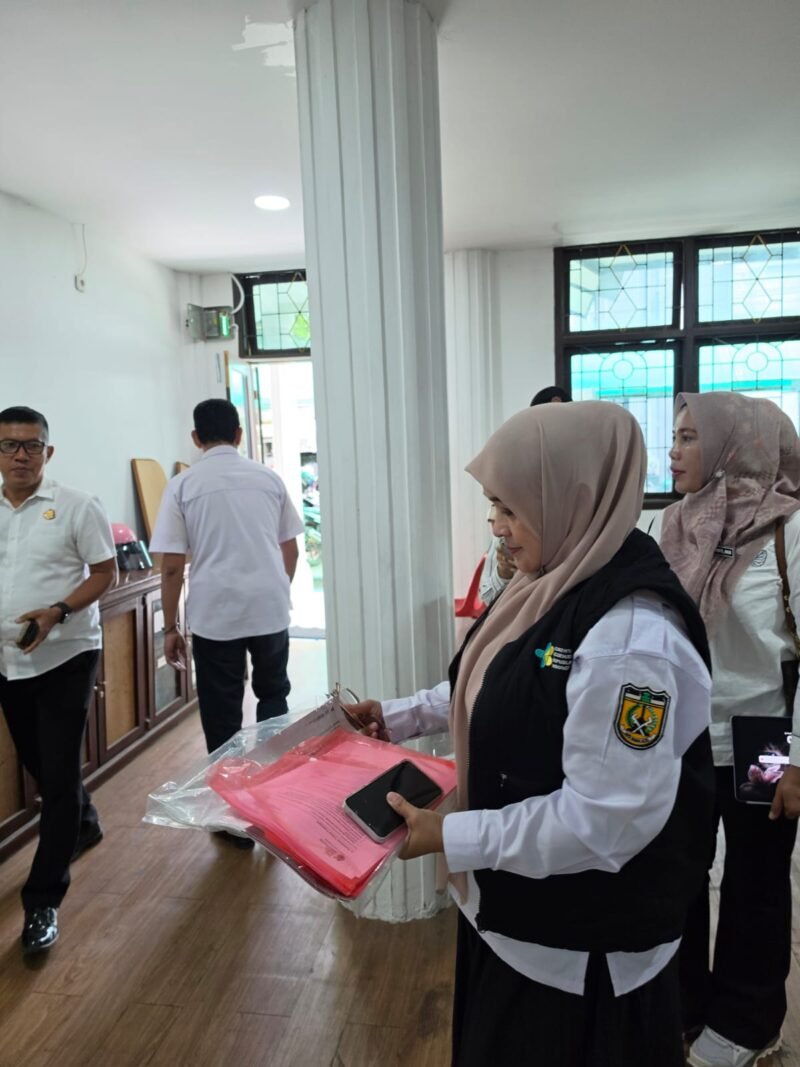 Tim Satgas Kawasan Tanpa Rokok (KTR) Kota Banda Aceh melaksanakan inspeksi monitoring kepatuhan KTR di kantor Diskominfotik untuk memastikan penerapan kawasan tanpa rokok berjalan optimal melalui pendekatan edukatif, humanis, dan persuasif, Rabu 30/09/2026.