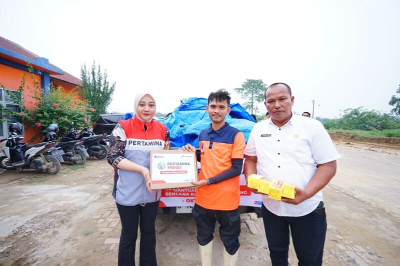 Pertamina Patra Niaga Regional Sumatera Bagian Utara (Sumbagut) memberi bantuan tanggap darurat bencana banjir di Kabupaten Aceh Tamiang, Rabu, (14/10/2026).