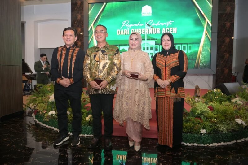 Wakil Gubernur Aceh (Dek Fadh) menghadiri acara lepas sambut dan serah terima jabatan (sertijab) Pangdam IM dari Mayjen TNI Joko Hadi Susilo kepada Brigjen TNI Mahesa Fitriadi, Selasa 20/10/2026.