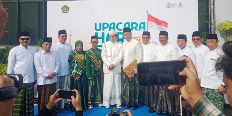 Menteri Agama Nasaruddin Umar menegaskan agar para santri memiliki semangat juang tinggi, tidak merasa kecil diri, serta mengambil peran luas dalam pembangunan bangsa di berbagai sektor (pendidikan, iptek, ekonomi, dan karakter), Kamis 22/10/2026.