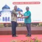Pj Sekda Aceh Taufik bersama para kepala SKPA dan istri mengikuti Bimtek Keluarga Berintegritas yang digelar oleh KPK RI di Banda Aceh (22/10/2026).