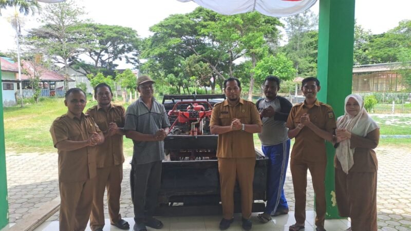 :
Dinas Pangan Pertanian Kelautan dan Perikanan (DP2KP) Kota Banda Aceh menyiapkan layanan pinjam pakai alat pertanian dan pendampingan penyuluh bagi kelompok tani di Kota Banda Aceh pada Rabu (07/10/2026).