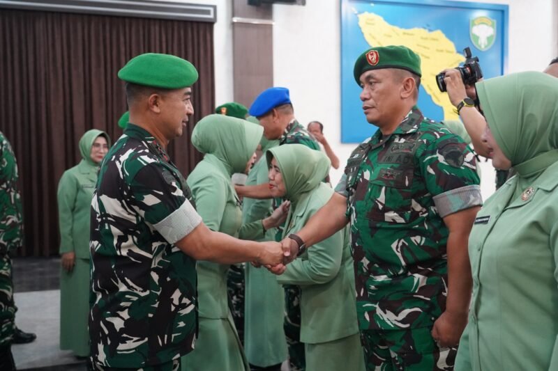 Panglima Kodam Iskandar Muda Pangdam IM Mayjen TNI Joko Hadi Susilo SIP hadiri acara ramah tamah kenaikan pangkat Perwira Menengah Pamen Kodam Iskandar Muda periode 1 Oktober 2026 di Banda Aceh Kamis 1 Oktober 2026.