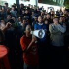 Suporter Persiraja gaungkan Yudi Out usai takluk 1-2 dari Sumsel United di Stadion H Dimurthala Banda Aceh Jumat 2/10/2026 malam hasil minor perpanjang tren negatif awal musim.
