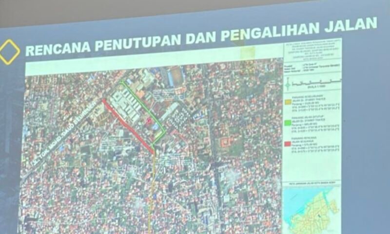 Warga sebut pembebasan lahan akses RSUDZA tak transparan, konsultasi publik formalitas. Kritik disampaikan kuasa hukum warga Sayed Mahathir usai konsultasi publik di Kantor Camat Kuta Alam, Kamis 1/10/2026.