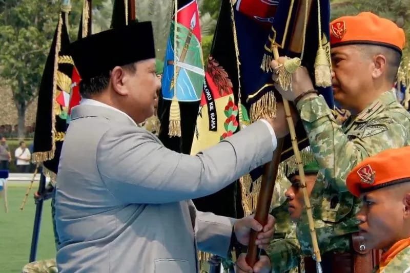 Presiden Prabowo 5/10/2026 di Cilangkap resmikan 204 satuan TNI - 6 Kodam baru XXV Kepri, XXVI DIY, XXVII NTT, XXVIII Malut, XXIX Papua Tengah, XXX NTB plus brigade/batalyon AD, AL, AU; upacara 3.378 prajurit dihadiri Wapres Gibran, Menhan Sjafrie, Puan, Kapolri Suyudi, SBY dan Jokowi.