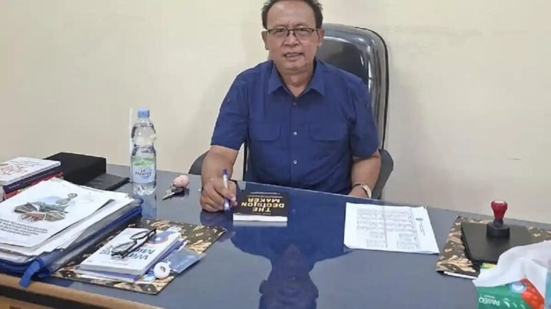 Mantan Kabid Darlog BPBD Aceh Tamiang Bambang Supriyanto resmi jadi Kepala SMA Muhammadiyah Kualasimpang pasca pensiun PNS akhir 2025; guru sejak 1992, pernah selamatkan SMP Muhammadiyah dari 42 jadi 600 siswa, kini bawa misi mitigasi bencana usai banjir bandang 2025.