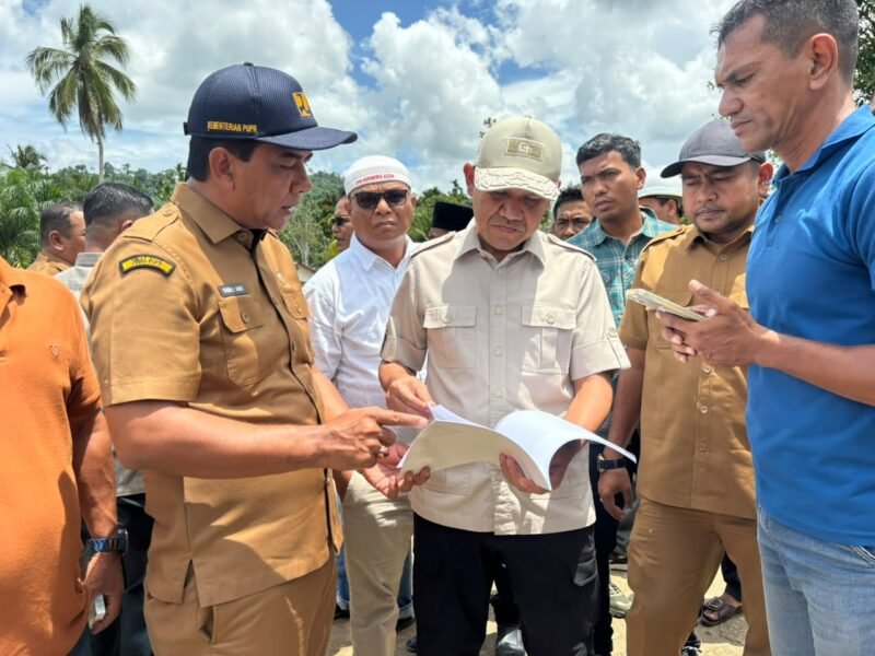 Wakil Gubernur Aceh, H. Fadhlullah, S.E. (Dek Fadh), melakukan peninjauan sejumlah infrastruktur dan kawasan sungai di Kabupaten Bireuen dan Kabupaten Aceh Utara, Senin (5/10/2026).