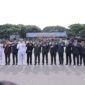 Plt Sekda Aceh Taufiq hadir upacara HUT ke-81 TNI 5/10/2026 di Blang Padang Banda Aceh dipimpin Kasdam IM Brigjen Dwi Sasongko; upacara khidmat tanpa defile dan alutsista karena personel masih fokus misi kemanusiaan rehabilitasi-rekonstruksi pascabencana di Aceh.