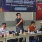 Ketua DPRK Irwansyah dan Ketua Komisi IV Farid Nyak Umar hadir Coffee Morning Rakor ASOKULAM dengan Forkopimcam Kuta Alam di Warkop Taufik Kopi Gampong Mulia Senin 5/10/2026 perkuat sinergi serap aspirasi dan cari solusi kebutuhan mendesak warga.