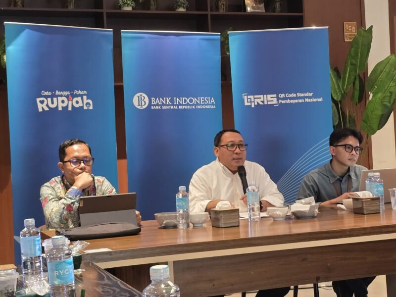 Kepala Perwakilan Bank Indonesia (BI) Aceh, Agus Chusaini, saat menyampaikan paparan perkembangan inflasi daerah dalam acara Bincang Bareng Media (BBM) di Banda Aceh, Senin (5/10/2026).