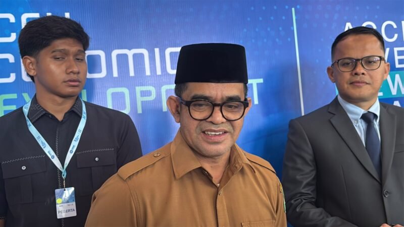 Plt Sekda Aceh Taufiq di AEDF 2026 Banda Aceh 6/10/2026: investasi wajib serap pekerja lokal, olah SDA di Aceh, jangan kirim bahan mentah, beri kepastian hukum & kemudahan via PT PEMA untuk kejar ketertinggalan.