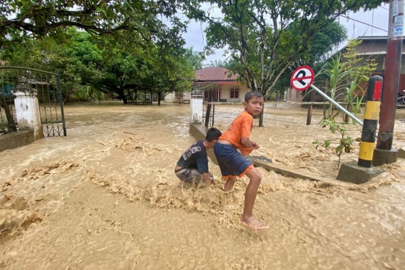Tanggul jebol di Meunasah Kumbang, Krueng, Dayah Kec. Lhoksukon. Per 7/10/2026 baru Kumbang finishing, 2 lainnya belum ditangani.