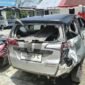 Dump truck Hino oleng diduga sopir microsleep tabrak Sigra parkir di Meureubo Aceh Barat, Rabu 7/10. Tak ada korban, rugi Rp5 juta.