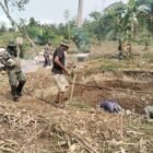 Kodim 0108/Agara, Yon TP 855/RD dan warga percepat Jembatan Gantung Perintis Desa Buah Pala, Lawe Sumur, Aceh Tenggara, Rabu 7/10. 