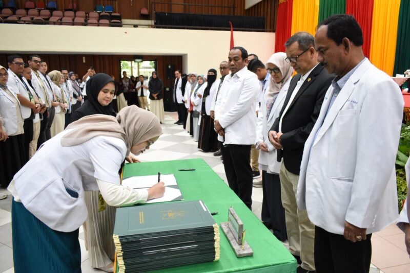  FK USK tegaskan tolak perundungan, senioritas berlebihan dan narkoba di pendidikan dokter spesialis/subspesialis lewat Pakta Integritas di AAC Dayan Dawood, Banda Aceh, Kamis 8/10. 
