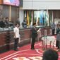 Plt. Sekda Aceh Taufik menghadiri Rapat Paripurna DPRA agenda Peresmian Pengangkatan Penggantian Antarwaktu (PAW) Anggota DPRA sisa masa jabatan 2024–2029 di Gedung Utama DPRA, Banda Aceh, Kamis (8/10/2026).