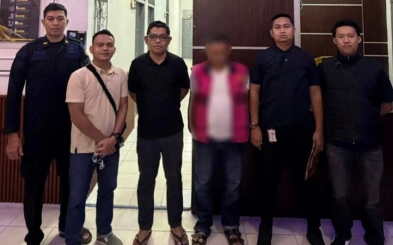 Kejari Aceh Timur tangkap Ardiansyah terpidana korupsi sertifikasi 301 bidang tanah PT KAI senilai kerugian negara Rp6,5 miliar pada 2019 di warkop Agam 2 Binjai Sumut.