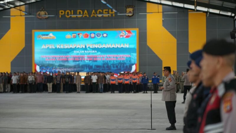 Apel gelar pasukan pengamanan Mudzakarah Internasional Ulama Tauhid Sufi Ke-II Tahun 2026 di Aula Meuligoe Polda Aceh, Jumat (9/10/2026). Sebanyak 1.820 personel gabungan TNI, Polri, dan pemerintah daerah disiagakan untuk mengamankan kegiatan yang berlangsung pada 9–11 Oktober 2026.
