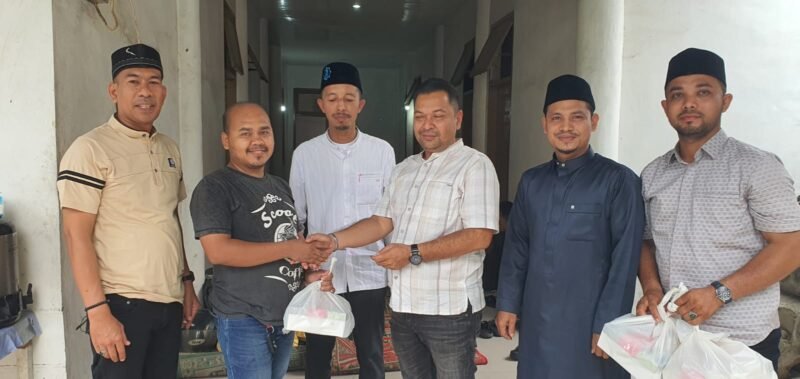 Peringatan Maulid Nabi Muhammad SAW dan Penyerahan Santunan Anak Yatim oleh Ikatan Warga Tanah Luas dan Nibong (Iwatan) Kabupaten Aceh Utara.