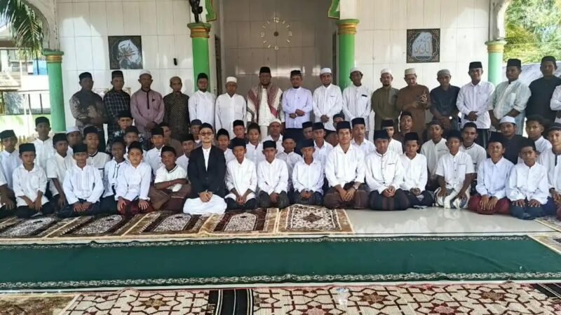 Ratusan warga Aceh Timur hadiri haul ke-3 Tgk Ramli Ibrahim (Abah Ramli Perlak) dan milad ke-17 Dayah Tautiatul Abrar cabang Dayah Tautiatut Thullah pimpinan Abon Arongan. 