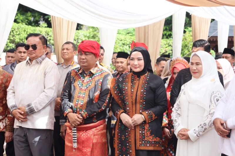 Kapolda Aceh Irjen Pol. Ruddi Setiawan bersilaturahmi dengan masyarakat Aceh Tenggara pada acara Peringatan Maulid Nabi SAW dan Silaturahmi Akbar IKAGARA di Anjong Mon Mata, Banda Aceh, Sabtu (10/10/2026). 
