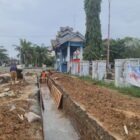 Dinas PUPR Kota Lhokseumawe revitalisasi saluran drainase Jalan Merdeka, Kec. Banda Sakti, anggaran TKD Rp1,9 M.