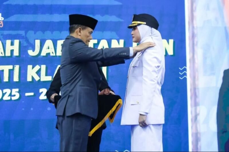 Gubernur Jawa Tengah Ahmad Luthfi resmi melantik Mahanni Yulindha Pratiwi sebagai Wakil Bupati Klaten sisa masa jabatan 2025-2030 di Semarang, Senin (12/10/2026).
