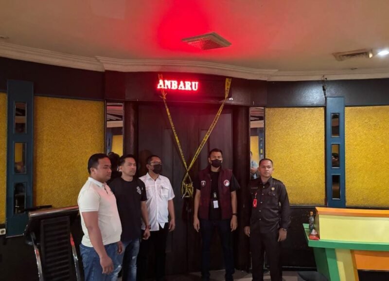 Direktorat Reserse Narkoba Polda Riau bersama Bareskrim Polri menggerebek tempat hiburan malam MP Club Pekanbaru pada Minggu (11/10/2026) dini hari sekitar pukul 02.30 WIB setelah sebulan penyelidikan.