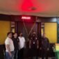 Direktorat Reserse Narkoba Polda Riau bersama Bareskrim Polri menggerebek tempat hiburan malam MP Club Pekanbaru pada Minggu (11/10/2026) dini hari sekitar pukul 02.30 WIB setelah sebulan penyelidikan. 