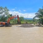Tanggul Sungai Lawe Bulan jebol akibat hujan deras, air luap ke Jalan Nasional Kutacane-Sumut di Desa Bambel Gabungan, Kec. Bambel.