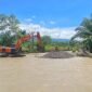Tanggul Sungai Lawe Bulan jebol akibat hujan deras, air luap ke Jalan Nasional Kutacane-Sumut di Desa Bambel Gabungan, Kec. Bambel.