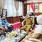 Wakil Gubernur Aceh Fadhlullah (Dek Fadh) menerima audiensi Kepala Perwakilan Bank Indonesia Provinsi Aceh Agus Chusaini beserta jajaran di Ruang Rapat Wakil Gubernur, Senin (12/10/2026).