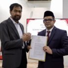 Gubernur Aceh H. Muzakir Manaf (Mualem) melantik Taufik, S.T., M.Si. sebagai Pejabat Sekda Aceh berdasarkan Keputusan Gubernur Aceh Nomor PEG.812.22/112/2026 pada Selasa (13/10/2026).