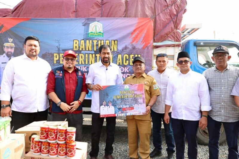 Gubernur Aceh Muzakir Manaf (Mualem) tinjau pemulihan pascabencana di Aceh Tamiang.