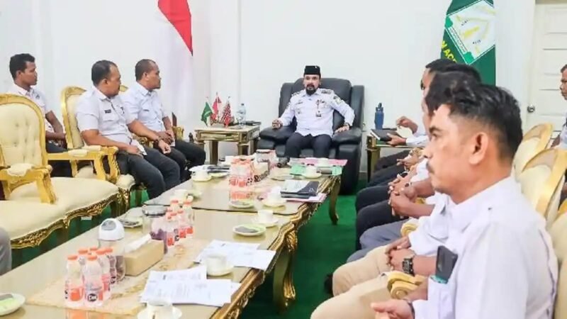 Bupati Aceh Timur Iskandar Usman Al-Farlaky panggil Dirut PDAM Tirta Peusada Iskandar, Kamis (15/10/2026) respons keluhan air macet hampir 2 bulan di Madat, Lhoknibong, Pante Bidari, Idi, Nurussalam, Peureulak.