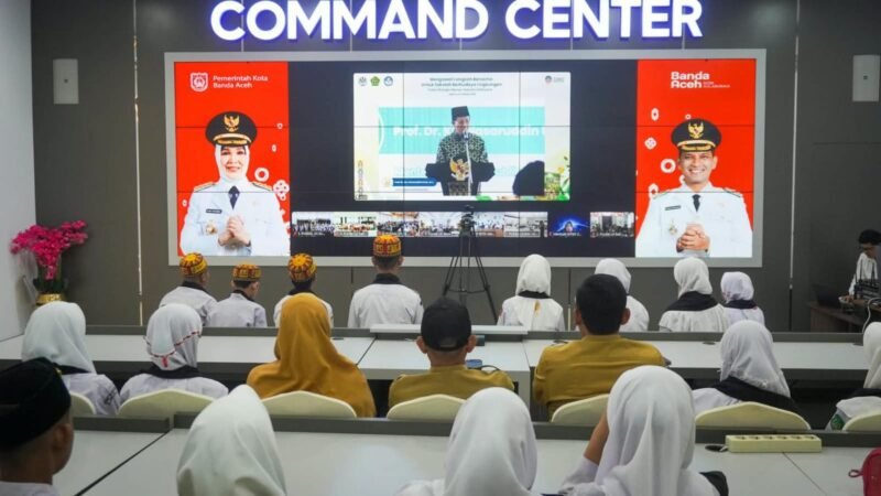Perwakilan siswa SD SMP SMA hingga MAN Banda Aceh ikut Gerakan Tobat Ekologis bertajuk Mengawali Langkah Bersama untuk Sekolah Berbudaya Lingkungan daring via Zoom Senin 12/10/2026.