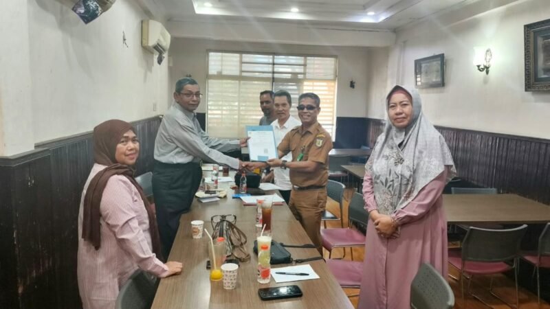 Disnaker Kota Banda Aceh verifikasi berkas administrasi dan surat keterangan perubahan struktur kepengurusan baru DPD Gaspermindo Provinsi Aceh Senin 12/10/2026. 