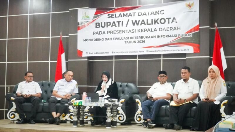 Pemko Banda Aceh perkuat keterbukaan informasi publik lewat inovasi digital. Komitmen disampaikan Wali Kota Illiza Sa'aduddin Djamal saat Penilaian Keterbukaan Informasi oleh Komisi Informasi Aceh di Geuceu Komplek Rabu 14/10/2026. 