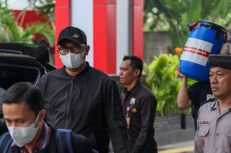 KPK bawa sembilan dari 19 orang terjaring OTT di Klaten ke Gedung Merah Putih Jakarta.