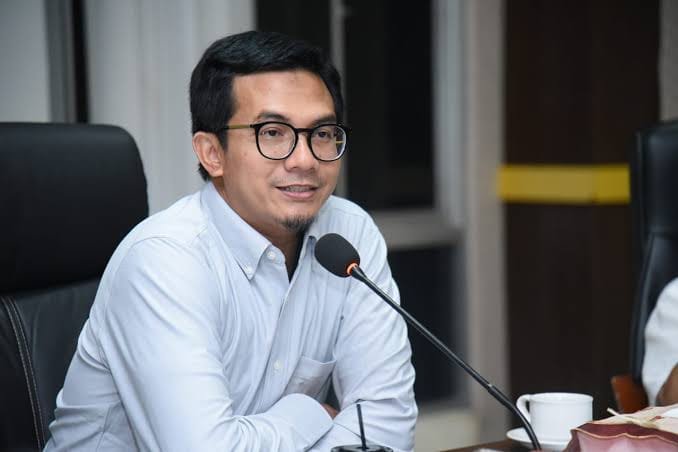 Ketua DPRK Banda Aceh Irwansyah ST minta Pj Wali Kota Illiza Sa'aduddin Djamal pertimbangkan sekolah daring dan penyesuaian jam kerja ASN antisipasi kabut asap .