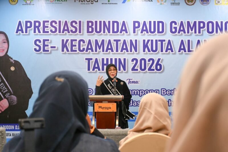 Wali Kota Banda Aceh Illiza Sa’aduddin Djamal secara resmi membuka Lomba Apresiasi Bunda PAUD Gampong se-Kecamatan Kuta Alam di Hotel Kyriad Muraya, Sabtu (17/10/2026).