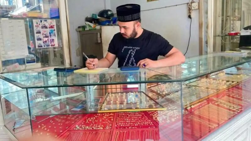 Harga emas murni dan emas London Lhokseumawe Minggu 18/10/2026 stagnan dibanding Sabtu 17/10/2026 sepekan transaksi didominasi jual daripada beli.