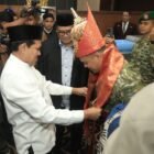 Wagub Aceh Fadhlullah Dek Fadh bersama Ketua Staf Ahli TP-PKK Ny Mukarramah dan Forkopimda sambut Pangdam IM baru.