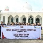 Peringati HUT ke-75 Humas Polri Bidhumas Polda Aceh gelar baksos bersihkan tempat ibadah Masjid Al Hasyimiyah T Nyak Arief Lamnyong dan Masjid Syuhada Gampong Lamgugob, Senin, 19/10/2026.