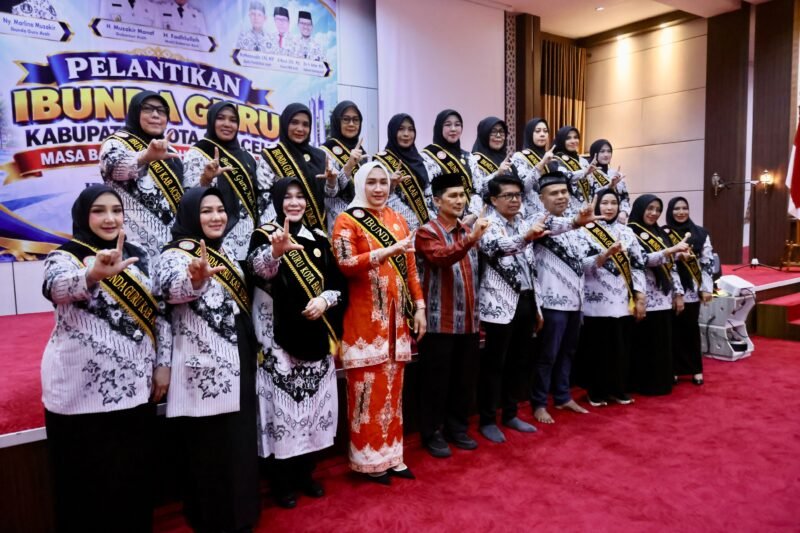 Ibunda Guru Aceh Marlina Usman, usai melantik Ibunda Guru Kabupaten dan Kota se-Aceh, di Aula Dinas Pendidikan Aceh, Sabtu (24/10/2026) sore. Foto: Dok. NA