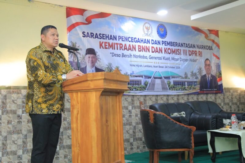 Kepala BNNP Aceh, Brigjen Pol. Dr. Dedy Tabrani, menghadiri sekaligus menjadi pemateri dalam kegiatan Sarasehan Pencegahan dan Pemberantasan Narkoba hasil kemitraan BNNP Aceh bersama Komisi III DPR RI, di Hotel Hijrah, Lambaro, Kabupaten Aceh Besar, pada Sabtu (24/10/2026). Foto: Humas BNNP Aceh