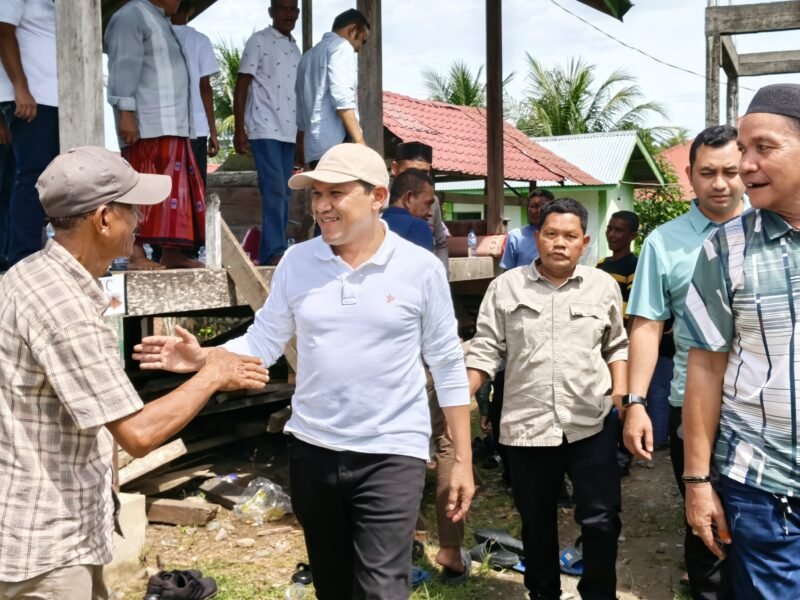 Fadhlullah, saat menghadiri kegiatan Maulid Nabi Muhammad SAW yang berlangsung di Meunasah Kemuneng, Desa Kayee Jatoe, Kecamatan Glumpang Tiga, Kabupaten Pidie, pada Minggu (25/10/2026). Foto: NA