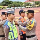 Wakapolda Aceh Brigjen Pol. Latif Usman memimpin apel gelar pasukan Operasi Patuh Seulawah 2026 di Lapangan Mapolda Aceh, Senin (26/10/2026). Foto: Humas Polda Aceh 