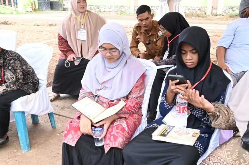 Peserta Tilawah tampil di Arena Utama MTQ ke-35 tingkat Kabupaten Aceh Besar di Kecamatan Kuta Baro, Aceh Besar, Senin (26/10/2026). FOTO/MC ACEH BESAR